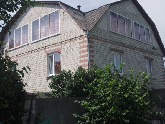 Продаж великого будинку Звягель