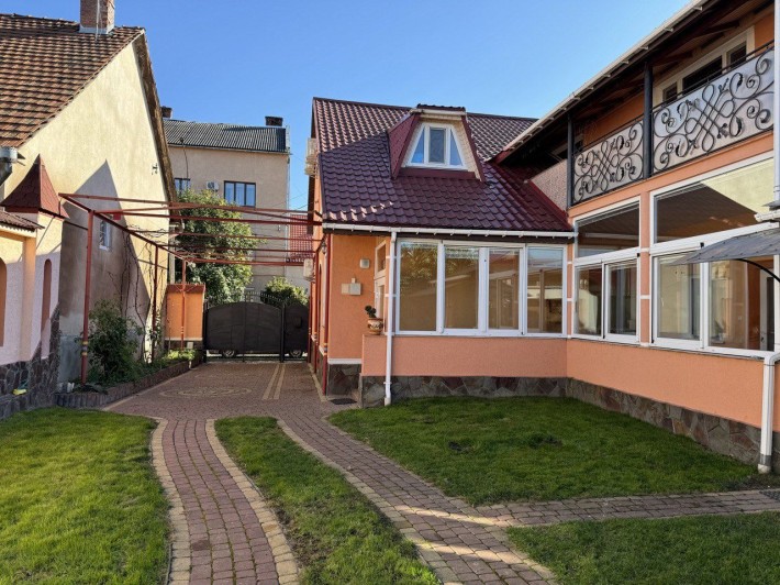 Продам чудовий, практичний і просторий будинок у центрі міста - фото 1