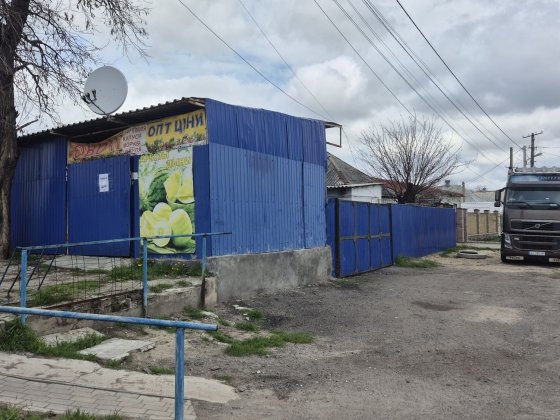 Продам пол дома с хорошим расположением Павлоград