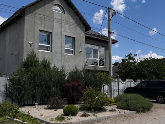 Сучасний двоповерховий будинок із гаражем , мансардою Павлоград