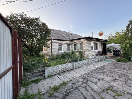 Продам дом на красной линии (не аренда) Павлоград