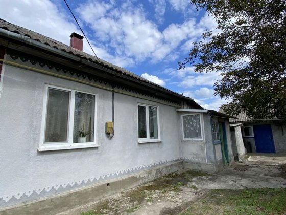 Продається частина будинку у хорошому районі. Сарны