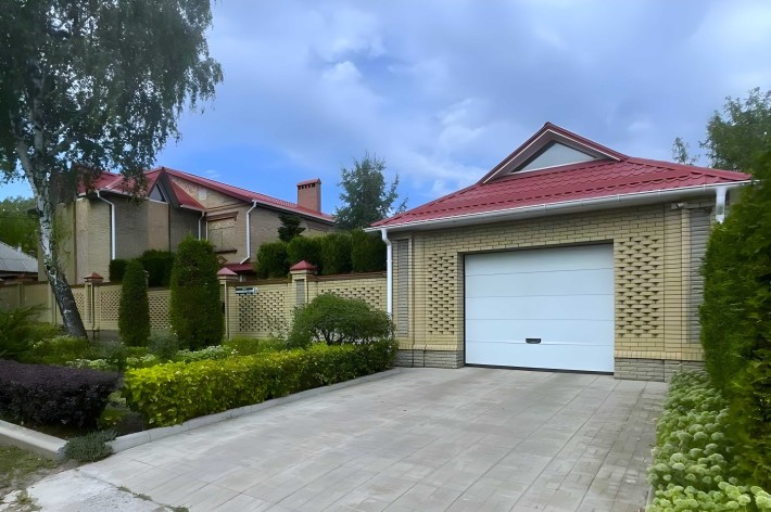 Продається розкішний двоповерховий будинок в центрі. - фото 1