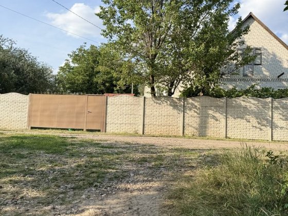 Будинок на першій лінії ставка Солоницевка