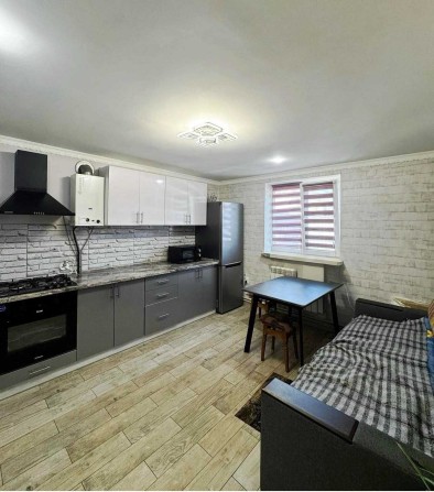 Продається затишний двоповерховий будинок у спокійному районі Лезнево - фото 1