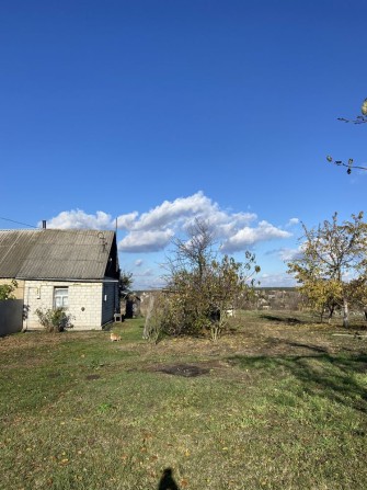 Продам частину будинку з чудовою земельною ділянкою. - фото 1