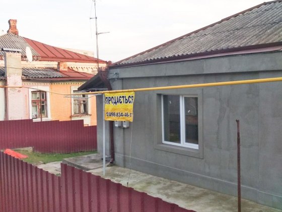 Продається половина будинку із земельною ділянкою 6 сот  в центральній Умань