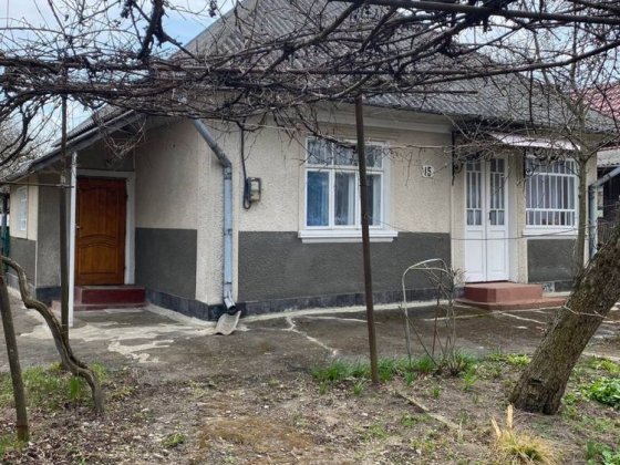 Продам будинок м. Хотин з ділянкою Хотин