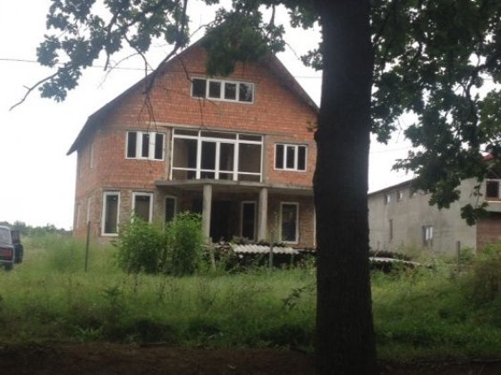 Продам добротний будинок терміново Хотин