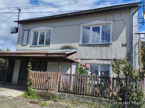 Продам будинок м.Хуст , вул. Тичини,,20 Хуст