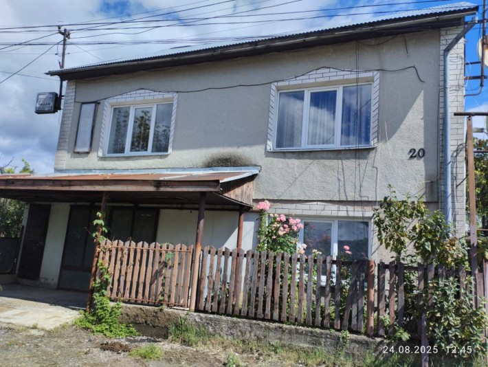 Продам будинок м.Хуст , вул. Тичини,,20 - фото 1
