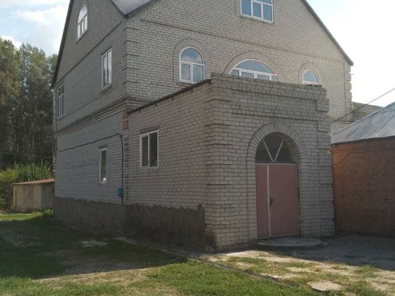 Продам домовладение в Чугуеве на земельном участке пл. 30,9 соток. Чугуев