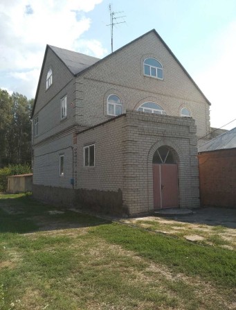 Продам домовладение в Чугуеве на земельном участке пл. 30,9 соток. - фото 1