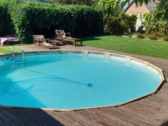 Дом с бассейном. Нікополь