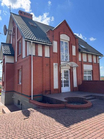 Продаж приватного будинку з гаражем і ділянкою на 15 соток. - фото 1