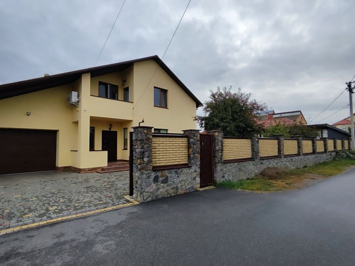 Будинок 200 м2 10 соток Ближні Зарванці - фото 1