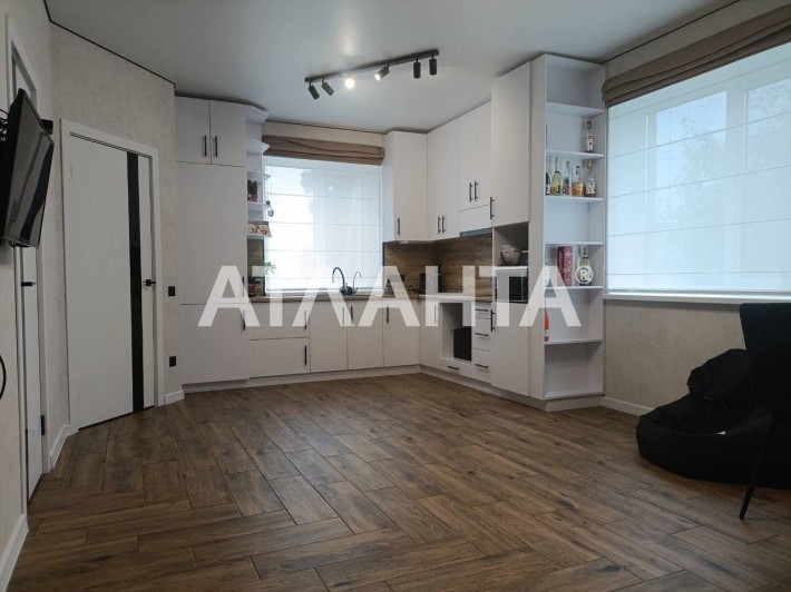 Таунхаус з ремонтом та меблями - фото 1