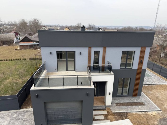 Новий будинок з басейном в закритому комплексі - фото 1