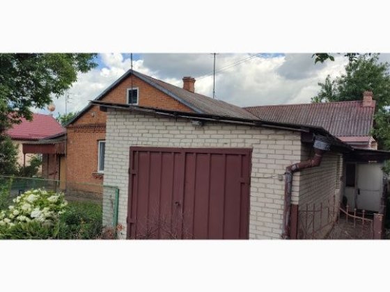 Будинок, 130 м.кв( можливіть поділу на 3 незалежні частини) Рованці