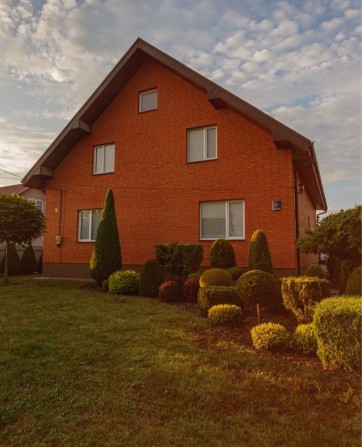 Будинок! Рованці! 20сот землі, З гаражем, ремонт, меблі - фото 1