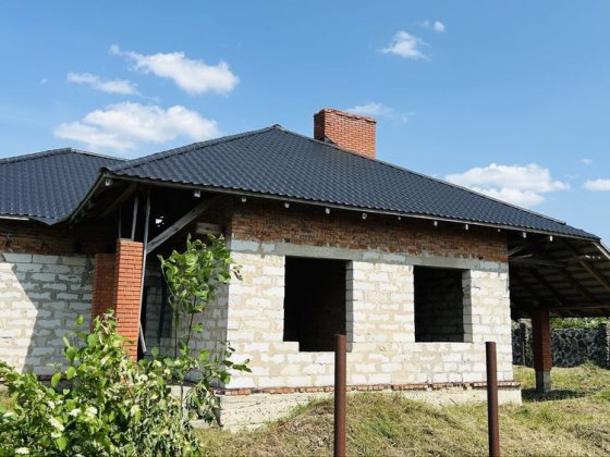 Будинок (незавершене будівництво) в Зміїнці, вулиця Калинова, 7 Змеенец