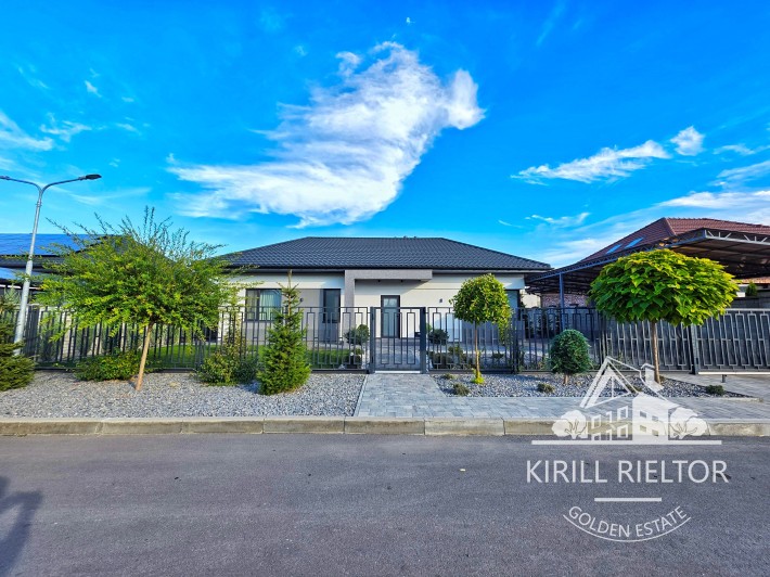 В центре коттеджного городка «Золотые Ключи»  продается дом - фото 1