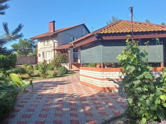 СРОЧНАЯ ПРОДАЖА! Добротный дом с бассейном.м Новоалександровка