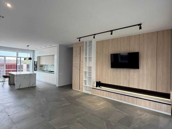 Продам просторный дом с бассейном в Кристальном. Новоалександровка!