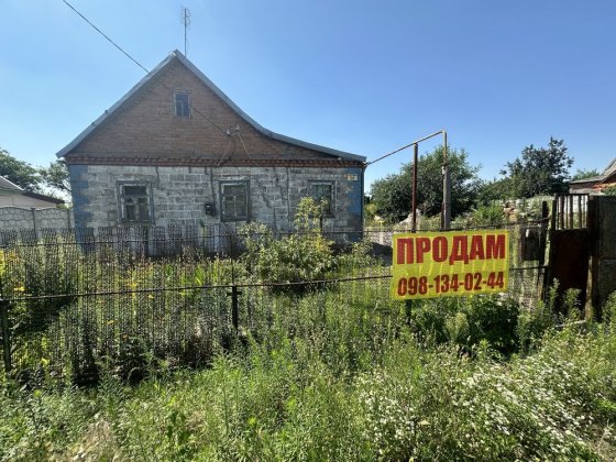Продам дом в центре Новоалександровки