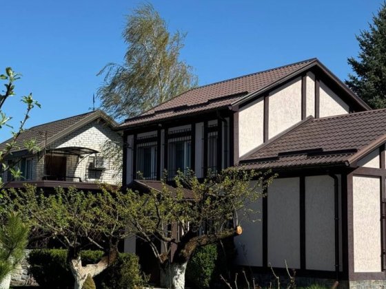 Продам шикарный 2 эт дом  берег реки Новоселовка