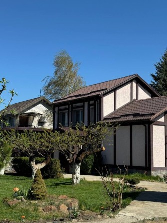 Продам шикарный 2 эт дом  берег реки Новоселовка - фото 1