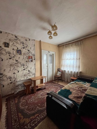 Продам половину будинку у центрі смт. Хорошів на вул. Сонячна 5/2 !!! - фото 1