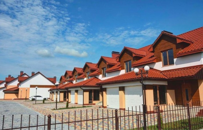 Продам котедж в місті тячів - фото 1