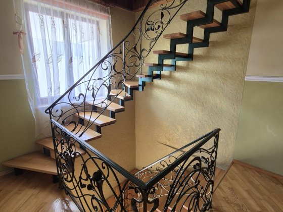 Продається добротний і  доглянутий Будинок у Пригороді Ужгорода Минай