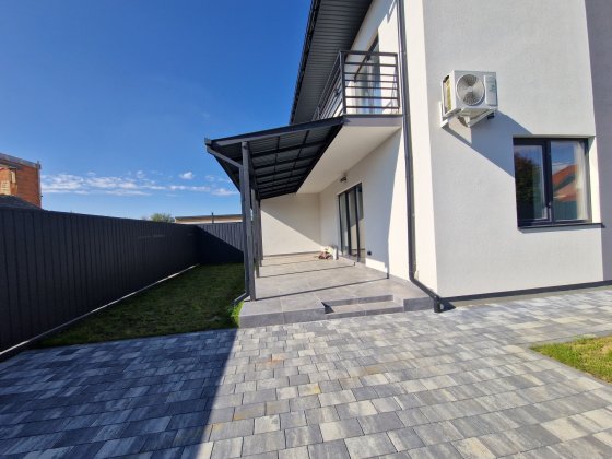 Котедж з ремонтом в с. Минай Мінай