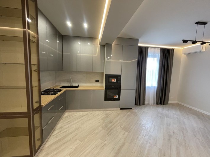 Продаж котеджу з ремонтом, гаражем - фото 1