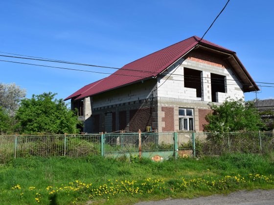 Продається будинок в с. Сторожниця, недобудова, 40 сот. землі Сторожница