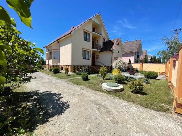 Будинок в передмісті Ужгорода 260м2 - фото 1