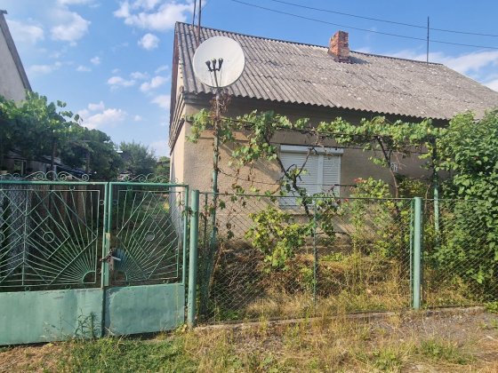 Половина будинку Чоп