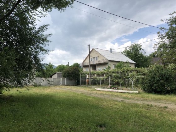 Продається Будинок,є рибник,поруч гори,красива природа Шаян