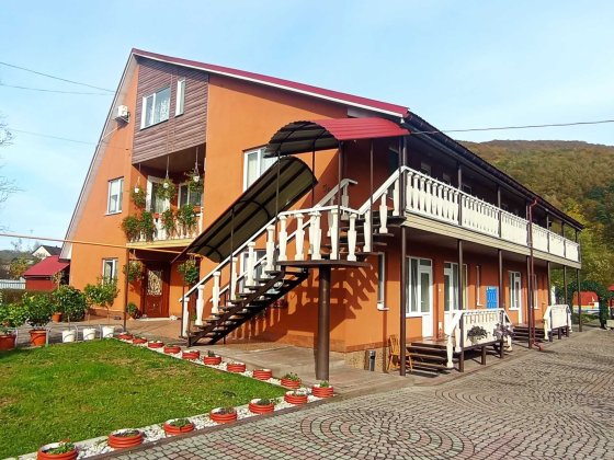 Ціну знижено! Продаємо садибу на курорті Поляна  Солочин Закарпаття Солочин