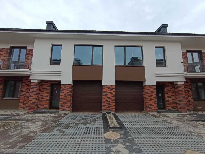 Готовий до ремонту Дуплекс в закритому комплексі у с.Вовчинець - фото 1