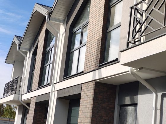 Дуплекс на здачі з великою ділянкою ! Угорники