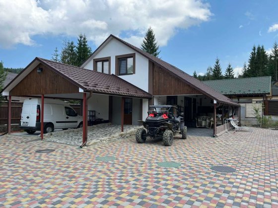 Власний будинок в Карпатах, Микуличин біля каньйону. Микуличин