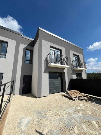 Готовий до ремонту таунхаус у с. Вовчинці - фото 1