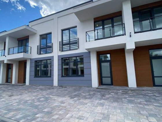 Продаж Таунхауса з всіма чорновими роботами Волчинец