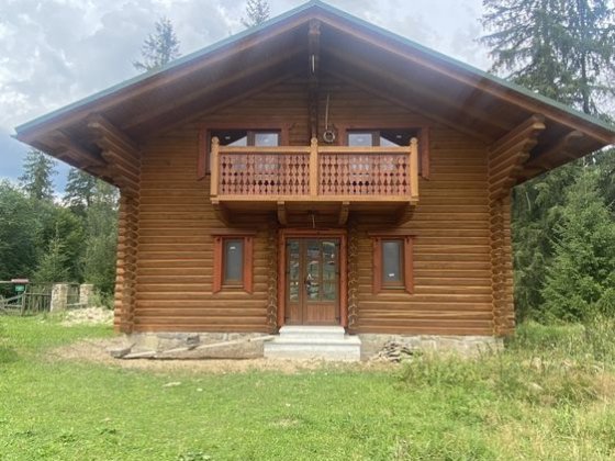 Продається котедж з земельною ділянкою Ворохта