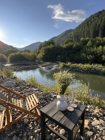 Продаж двох будинків у Карпатах | ПРОДАЖ ГОТОВОГО БІЗНЕСУ БІЛЯ РІЧКИ - фото 1