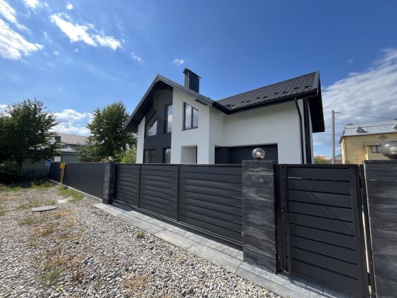 Продається будинок 140 м2 готовий до ремонту. Можливий обмін. Крихівці