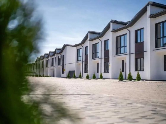 Таунхаус готовий до ремонту з міськими мережами у Крихівцях Криховцы